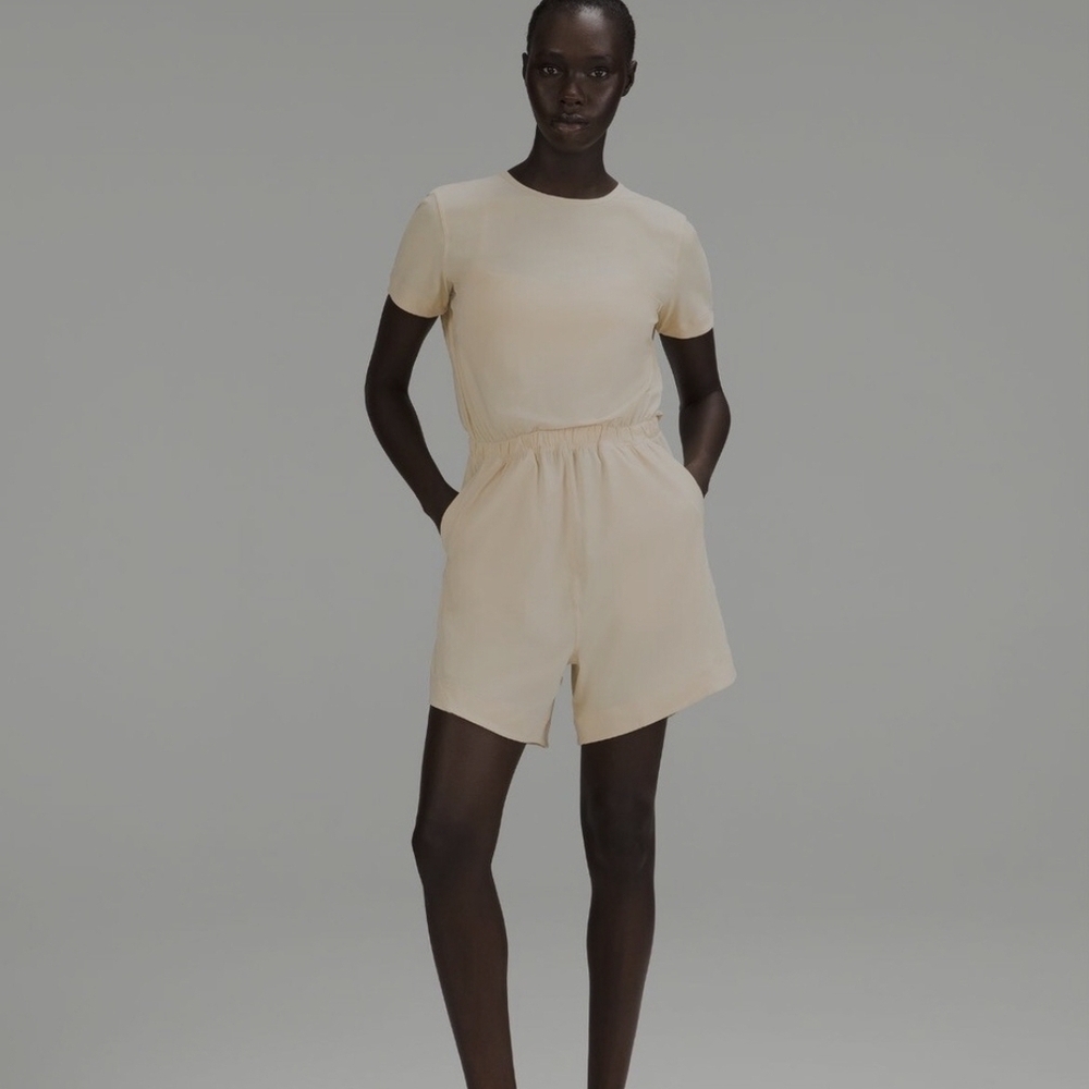 Lululemon Women’s Lightweight High-Neck Romper Sz 8 Prosecco